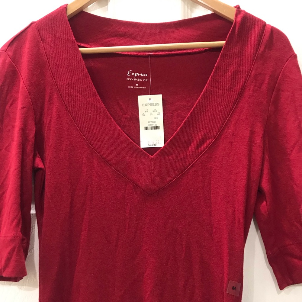 Long red v-neck tshirt